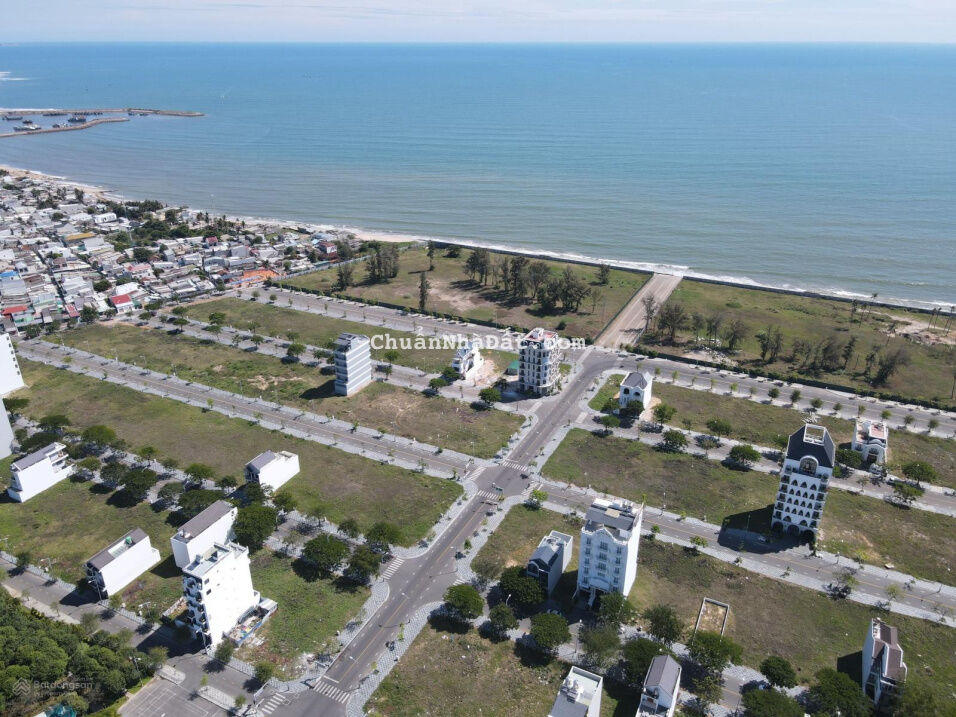 Bán 140m E2 hướng phố ngay đường xuống biển Ocean Dune Phan Thiết