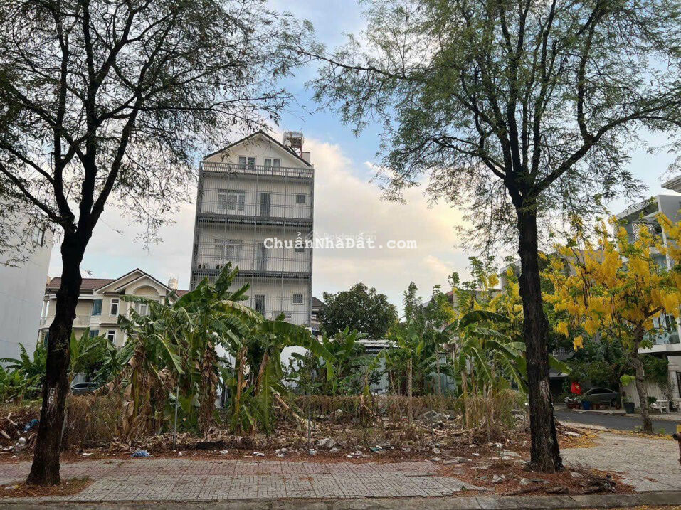 Bán nhà nát lô đất 2MT 14x18m, 239m2, đường số KDC ven sông Nguyễn Văn Linh, P. Tân Phong, Q7