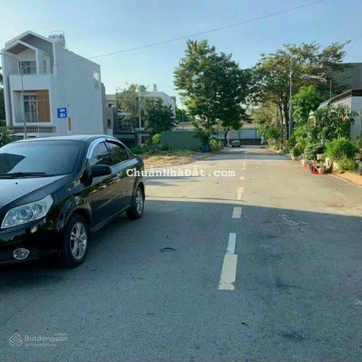 Đất cách chợ Lái Thiêu 300m. DT 102m2