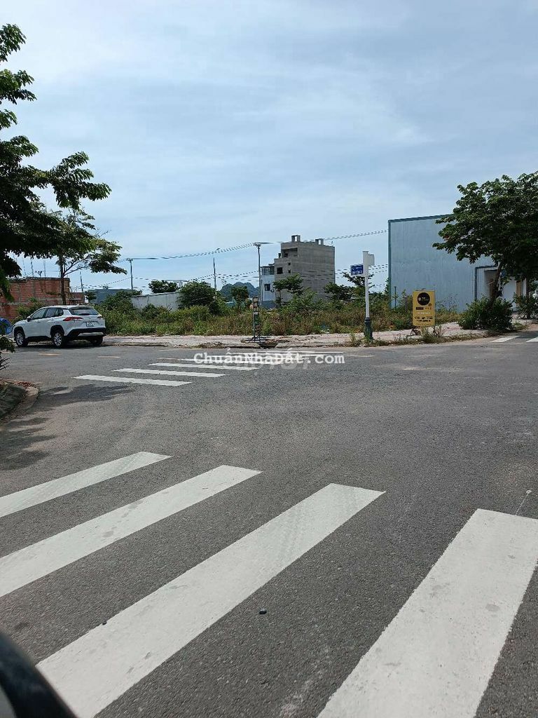 Chính chủ ra nhanh lô góc 2 mặt tiền đông nam dân cư đông đúc