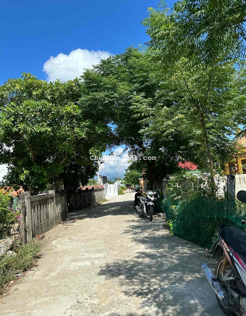 Đất sát Đà Nẵng ngay chợ lệ Trạch đi vào 1 đoạn 219m2 chỉ 615 Triệu