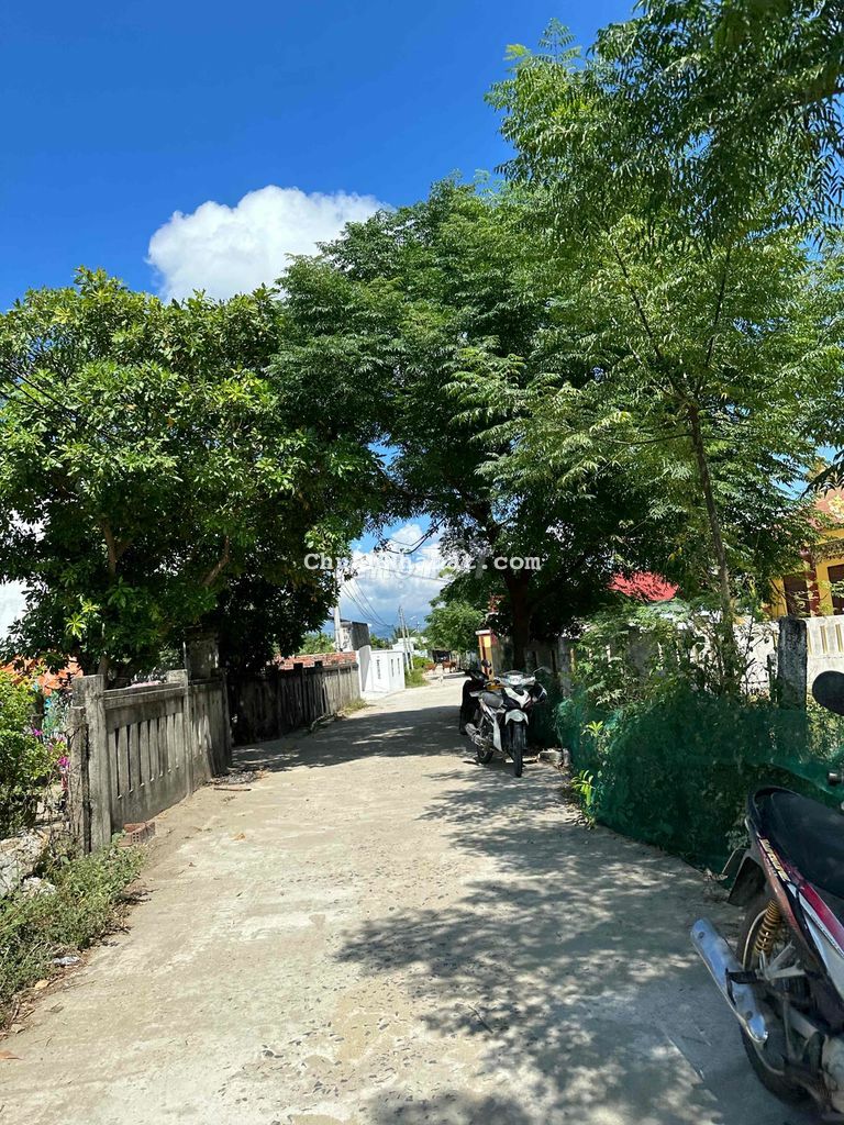 219m2 gần chợ Lệ Trạch Hoà Tiến và DT605 chỉ 615 Triệu sổ sẵn 219m2 gần chợ Lệ Trạch Hoà Tiến và DT605 chỉ 615 Triệu sổ sẵn