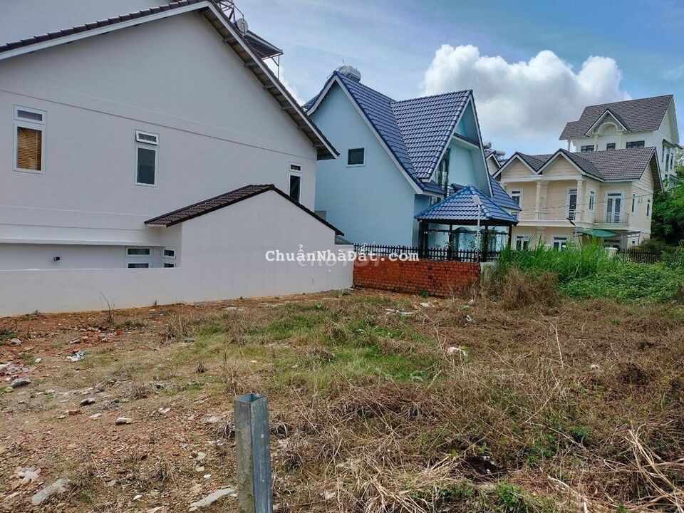 Bán Đất Khu Villa Sang Xịn. P9. Đà Lạt. 210m2. Ngang 12,8m. Giá 8,3 Tỷ