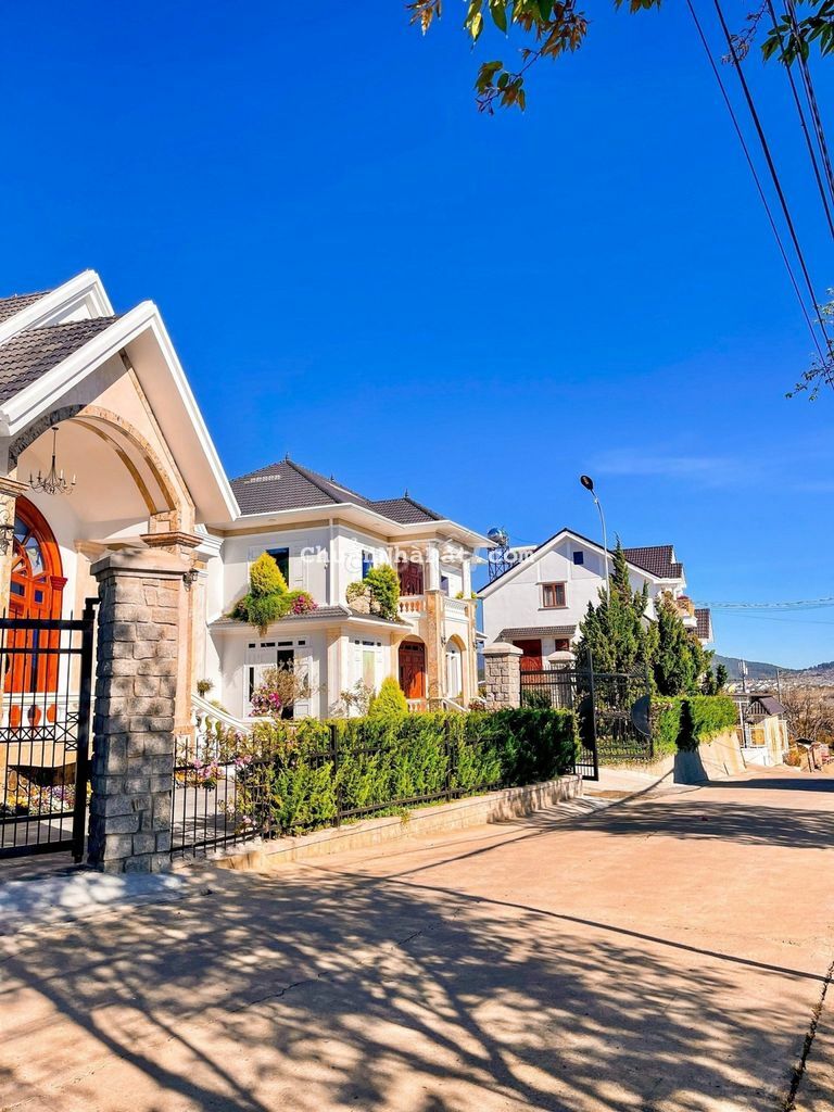 Bán Đất Khu Villa Sang Xịn. P9. Đà Lạt. 210m2. Ngang 12,8m. Giá 8,3 Tỷ