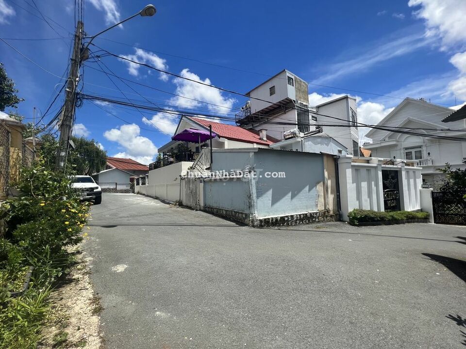 Bán đất đường Nguyễn Trãi. P 9. Thành phố Đà Lạt. 305m2. Giá 15,5 tỷ. Bán đất đường Nguyễn Trãi. P 9. Thành phố Đà Lạt. 305m2. Giá 15,5 tỷ.