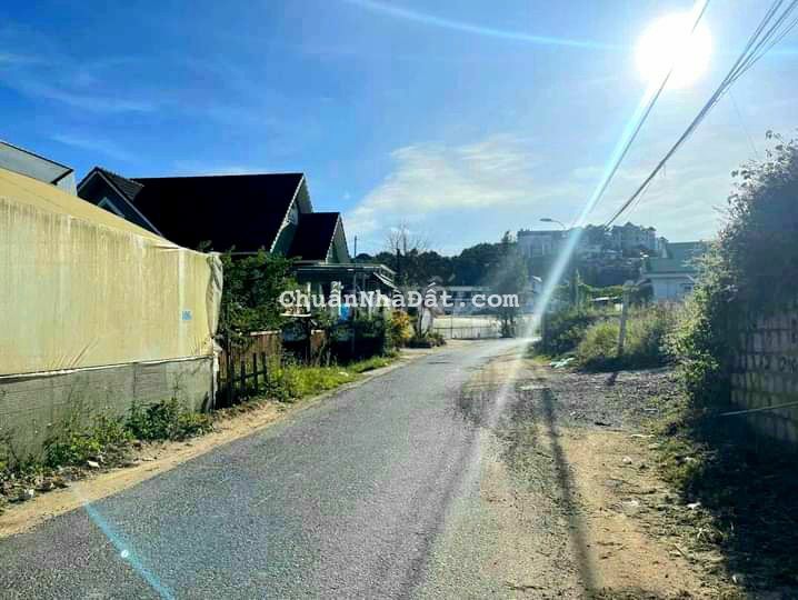 Bán đất view đẹp mặt tiền đường nhựa trung tâm Đà Lạt, sổ riêng 335m