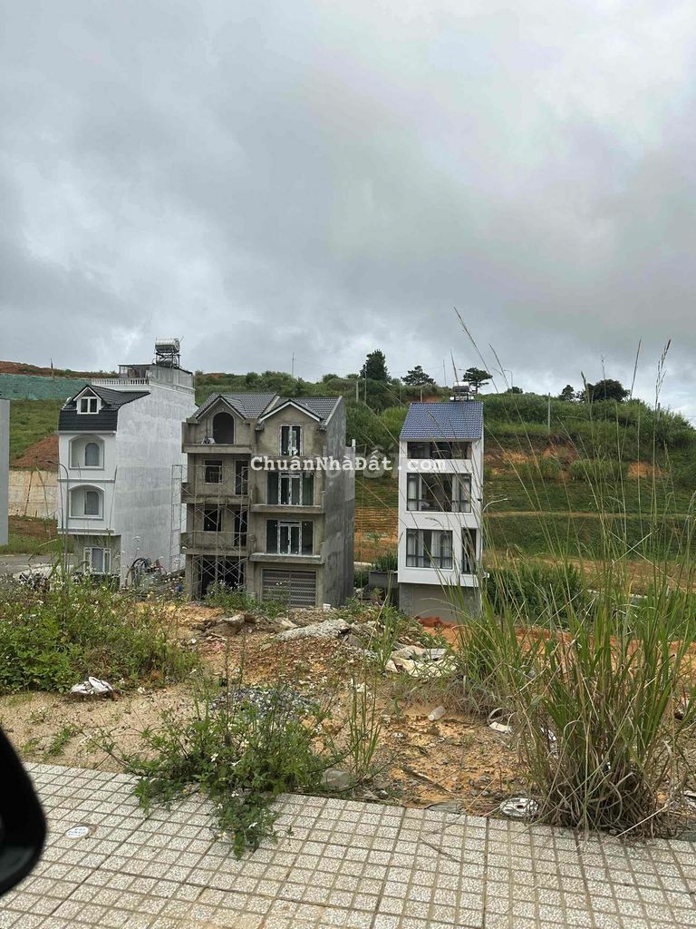 Chủ Cần bán gấp đất sổ riêng xây dựng liên kế 4.25