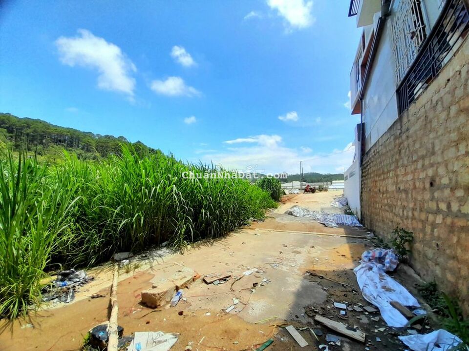 Bán đất view đồi thông, sổ riêng 560m thổ cư gần làng hoa vạn thành