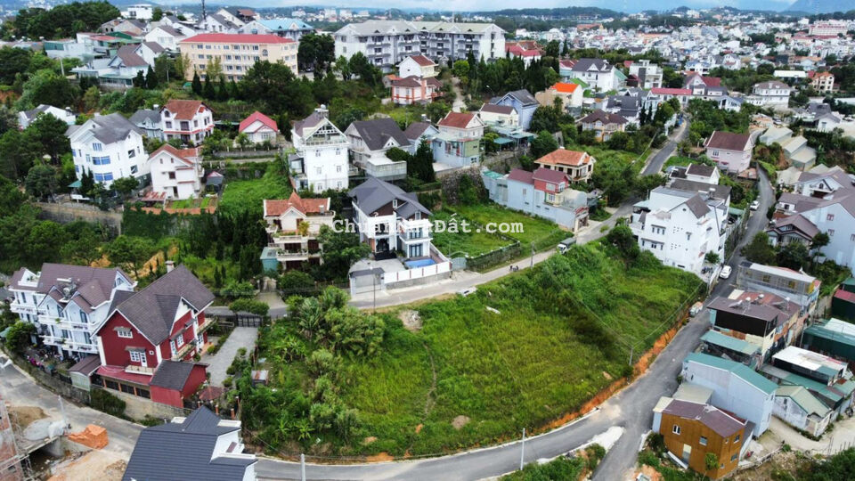Bán lô đất 567m2 hai mặt tiền - view thành phố đẹp - khu biệt thự Đông Tĩnh, P. 8, Đà Lạt