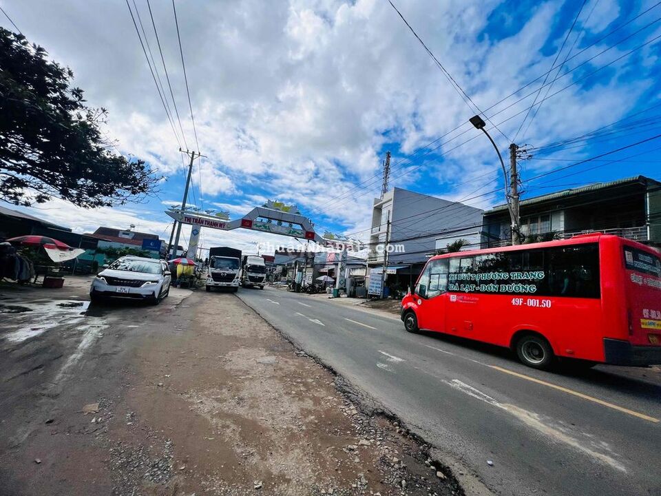 Đất Mặt Tiền Trải Nhựa gần Trung Tâm, Truờng,UBND,Lên ĐÀ LẠT chỉ 30P. Đất Mặt Tiền Trải Nhựa gần Trung Tâm, Truờng,UBND,Lên ĐÀ LẠT chỉ 30P.