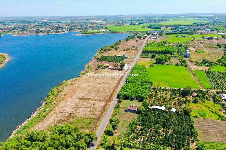 1000m2 thổ cư mặt hồ, mặt tiền đường nhựa