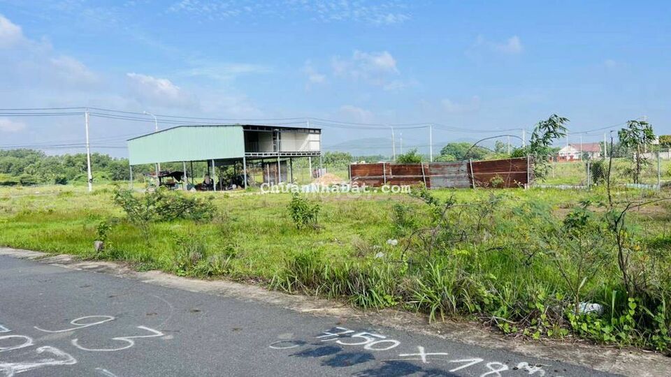 ĐẤT MT ĐƯỜNG NHỰA XÃ PHƯỚC HỘI SÁT ĐƯỜNG TL44B DT 13,7m2 có 100m2 tc