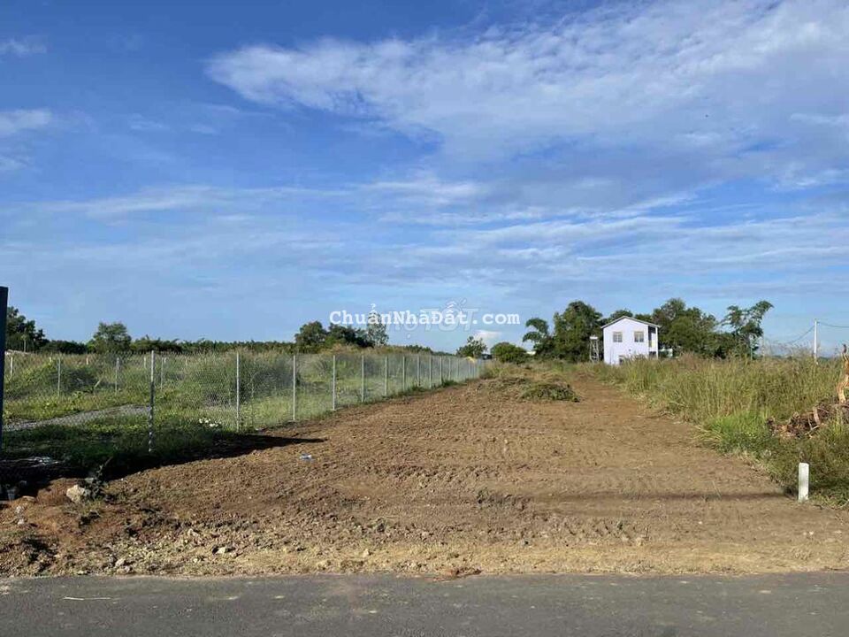 mảnh đất tâm huyết giá rẻ đường nguyễn huệ. gần khu biệt thự vườn