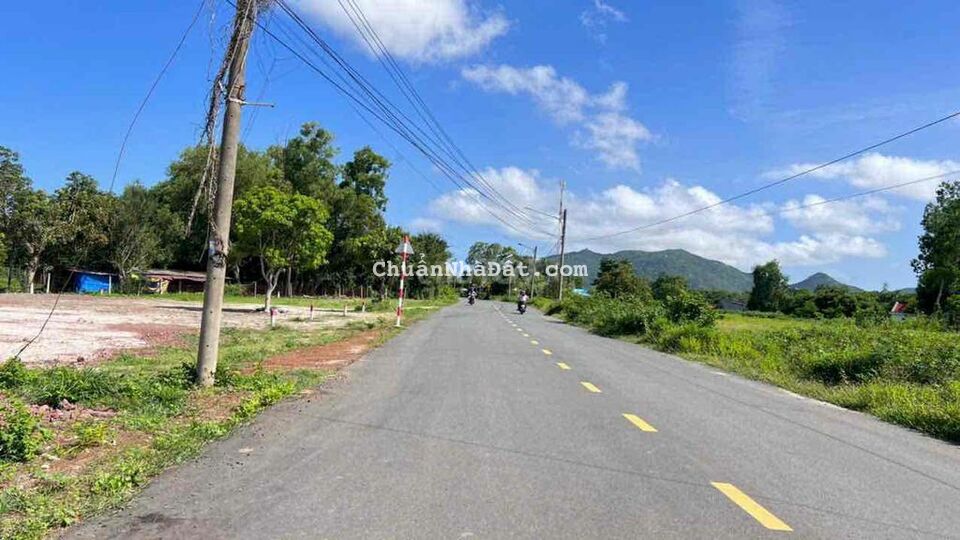 lô góc 2 mặt tiền đường nhựa siêu đẹp 20x28 Long Mỹ gần biển Phước Hải