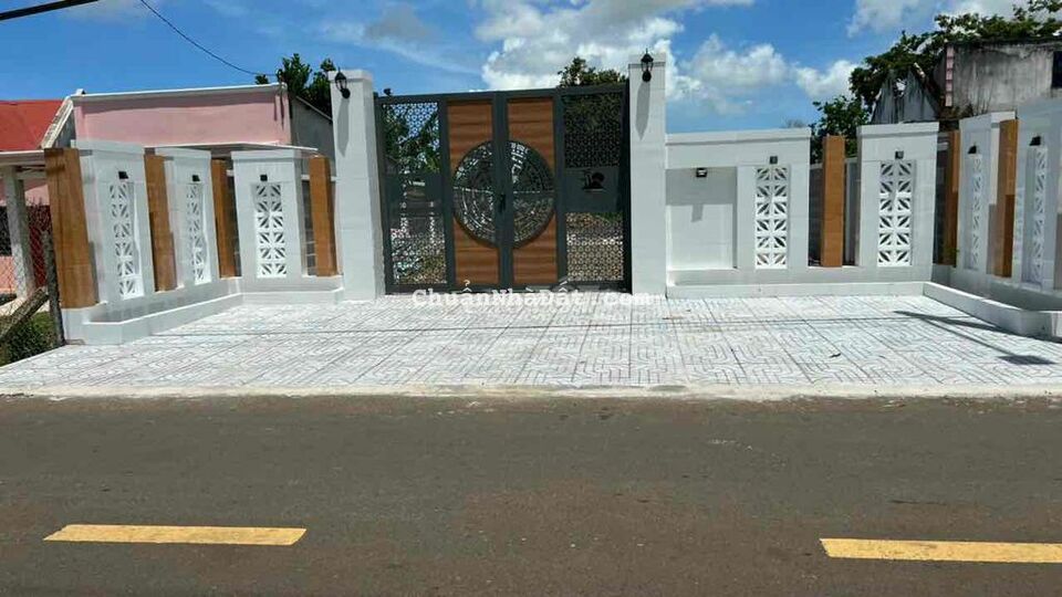 618m2 mặt tiền đường nhựa trung tâm thị trấn