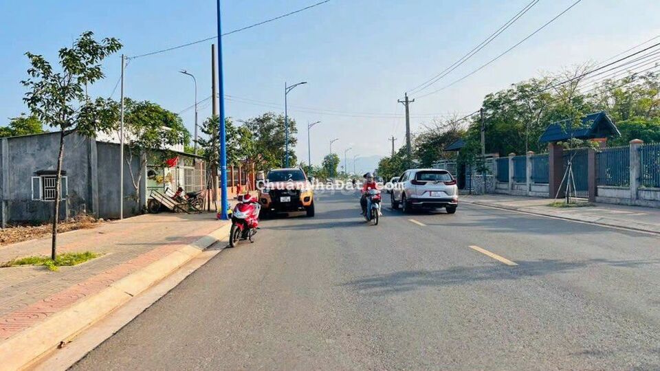 ĐẤT MẶT TIỀN KINH DOANH SỐ 3 LÊ DUẨN TT ĐẤT ĐỎ 22x34 có 100m2 thổ cư