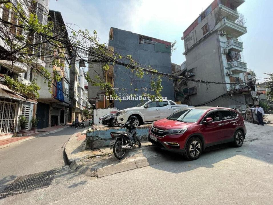 Bán mảnh đất vàng phố, hồ Phương Mai, Đống Đa, lô góc, view hồ, ở sướng, kd đỉnh, 185m2 x mt 15m