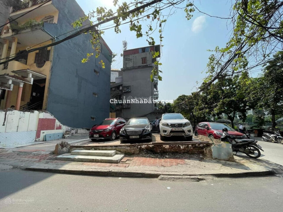 Bán mảnh đất vàng phố, hồ Phương Mai, Đống Đa, lô góc, view hồ, ở sướng, kd đỉnh, 185m2 x mt 15m