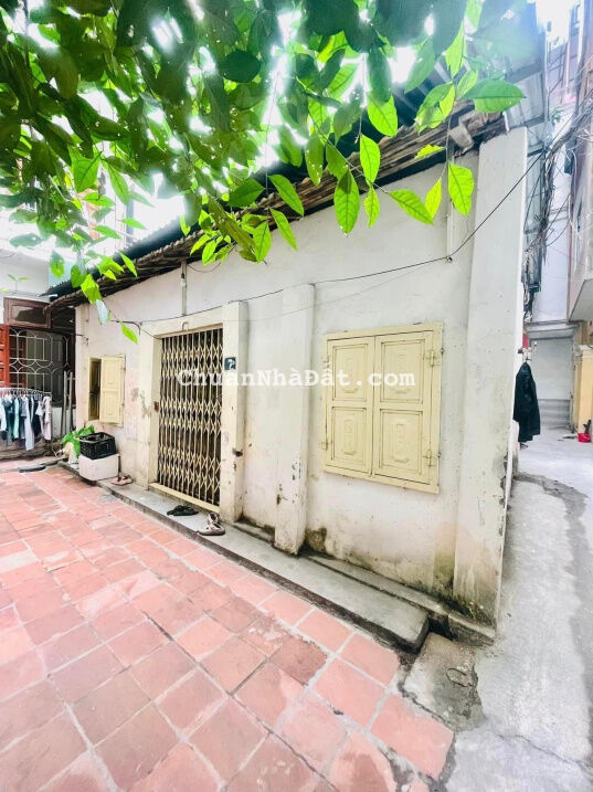 Bán đất Thái Hà, gần phố ngõ dễ tìm, lô góc 30m2, mặt tiền 6,7m, giá 3,3 tỷ