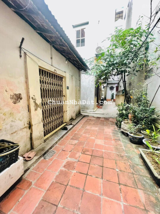 Bán đất Thái Hà, gần phố ngõ dễ tìm, lô góc 30m2, mặt tiền 6,7m, giá 3,3 tỷ