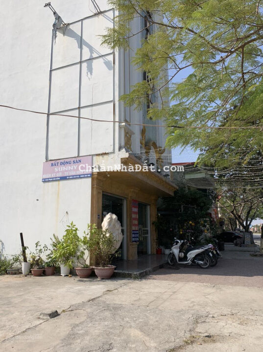 Bán đất mặt đường Phạm Văn Đồng - Cạnh Karaoke Sunny Trung Nghĩa. Diện tích: 90m2 (22,5 x 4m) Bán đất mặt đường Phạm Văn Đồng - Cạnh Karaoke Sunny Trung Nghĩa. Diện tích: 90m2 (22,5 x 4m)