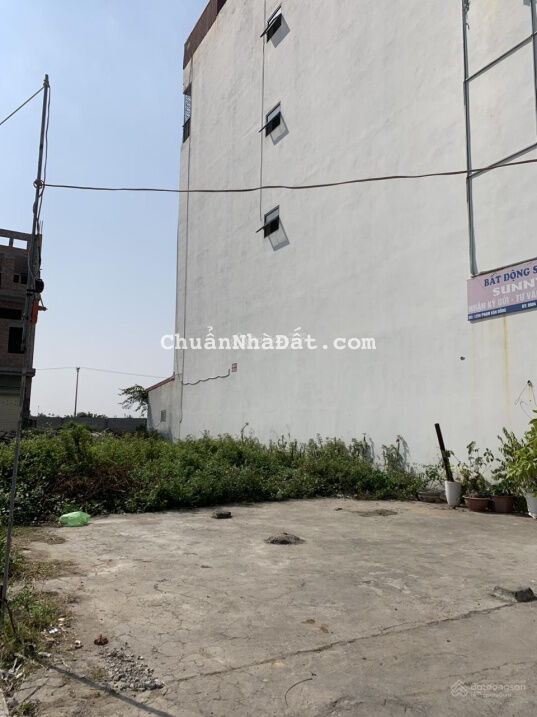 Bán đất mặt đường Phạm Văn Đồng - Cạnh Karaoke Sunny Trung Nghĩa. Diện tích: 90m2 (22,5 x 4m) Bán đất mặt đường Phạm Văn Đồng - Cạnh Karaoke Sunny Trung Nghĩa. Diện tích: 90m2 (22,5 x 4m)