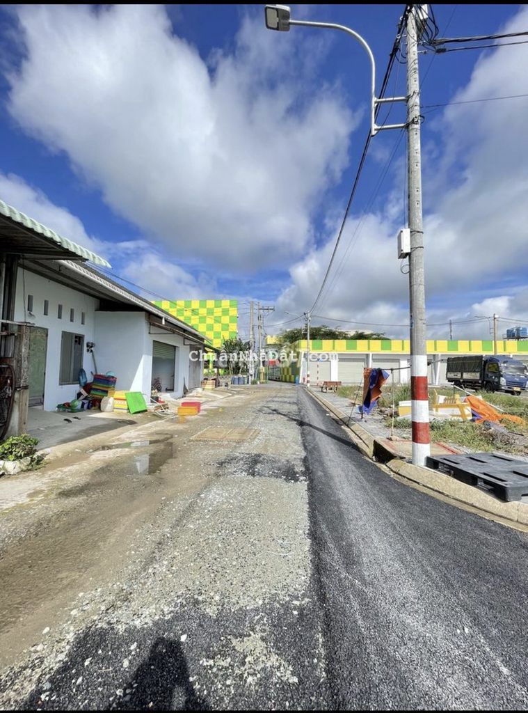 ĐẤT NGỘP CHÍNH CHỦ GIA ĐÌNH CẦN BÁN TRUNG TÂM THỊ TRẤN ĐỨC HÒA ,120M2