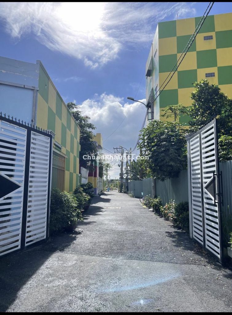 ĐẤT NGỘP CHÍNH CHỦ GIA ĐÌNH CẦN BÁN TRUNG TÂM THỊ TRẤN ĐỨC HÒA ,120M2