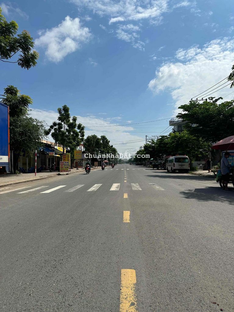 chỉ còn 1 nền giá NGỘP, mặt tiền nhựa ĐS4, vị trí cực đẹp sát Hóc Môn chỉ còn 1 nền giá NGỘP, mặt tiền nhựa ĐS4, vị trí cực đẹp sát Hóc Môn