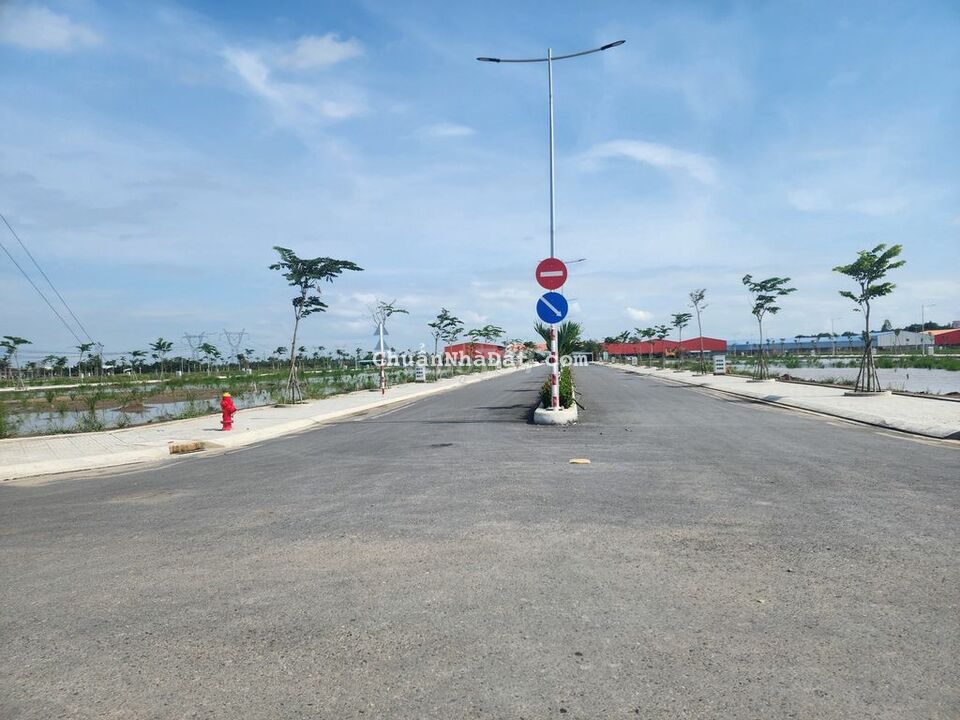 Chính chủ kẹt tiền bán lại 3 nền E2, B3, H2 Dragon Pearl Đức Hoà