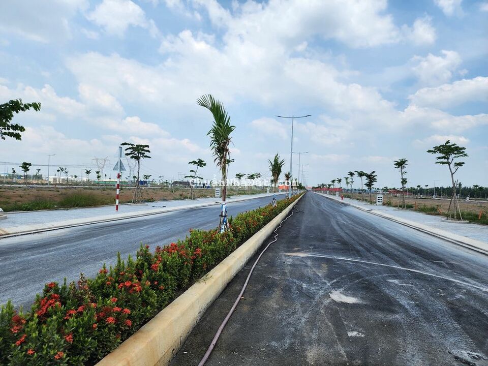 Bán nền B2 View Trung tâm thương mại 90m2 Dragon Pearl Long An Bán nền B2 View Trung tâm thương mại 90m2 Dragon Pearl Long An