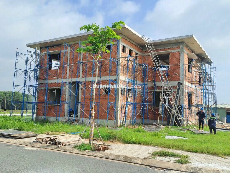 Chủ gửi bán lại nền đất KĐT Hưng Long residence DT:90m2 SHR Giá: 620tr Chủ gửi bán lại nền đất KĐT Hưng Long residence DT:90m2 SHR Giá: 620tr