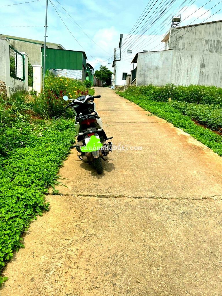 Bán đất sổ riêng 136m thổ cư thị trấn liên nghĩa, đường xe hơi