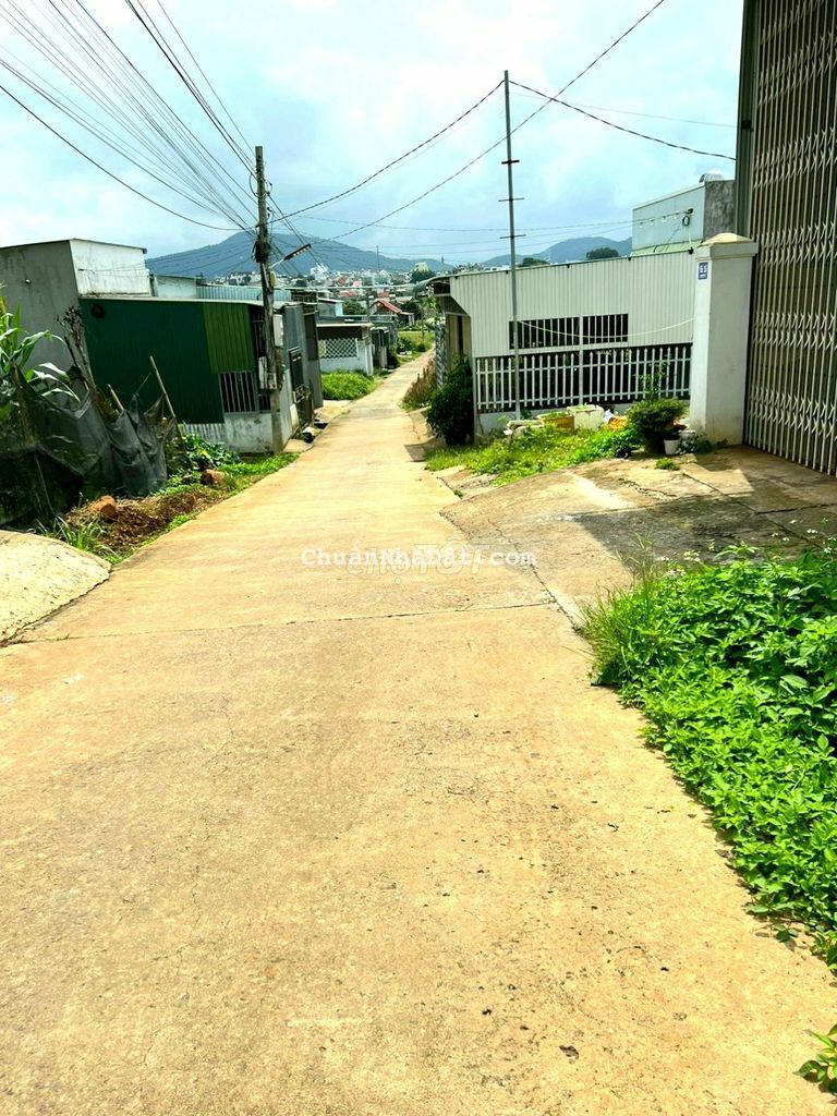 Bán đất sổ riêng 136m thổ cư thị trấn liên nghĩa, đường xe hơi