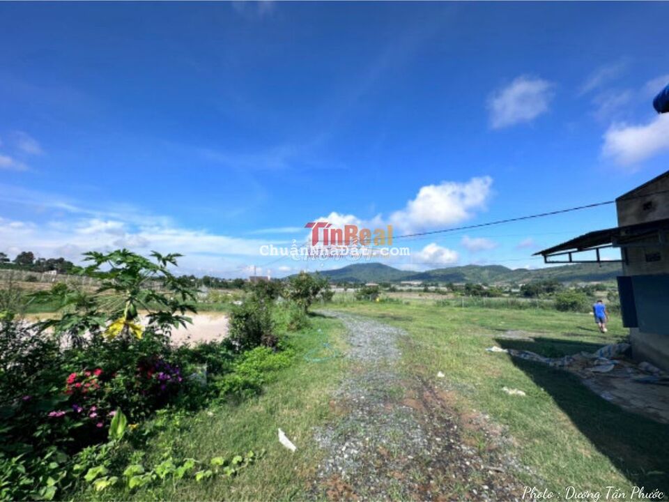 2 hecta đất view siêu đẹp đường xe 8 tấn tới nơi, cách sân bay chỉ 2km