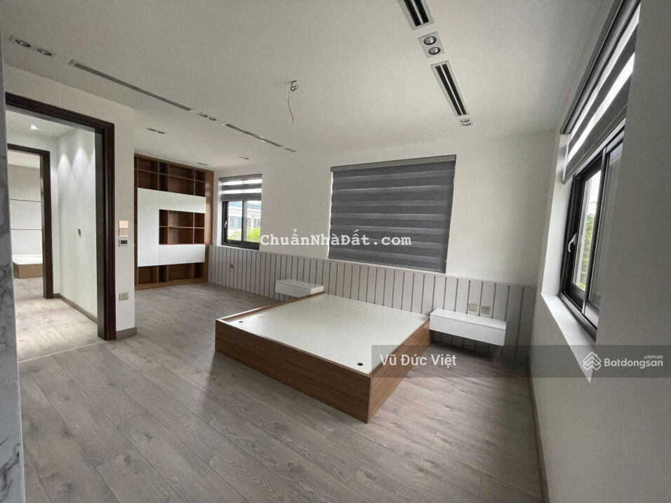 Chính chủ cho thuê biệt thự starlake 220m2, 4PN, 3 tầng, full nội thất, 90 triệu/tháng