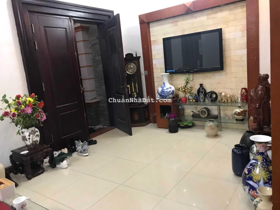 Cho thuê nhà Khúc Thừa Dụ 100 m2, xây 70 m2, 4 tầng 1 hầm, đủ đồ, 39 triệu/tháng