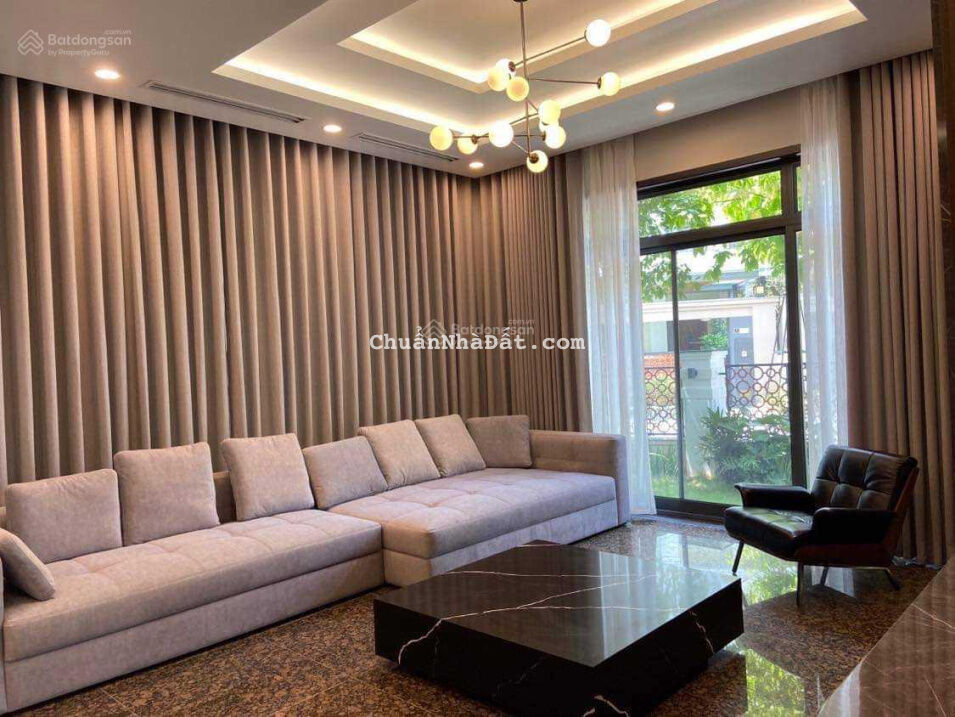 Cho thuê biệt thự đơn lập Hoàng Quốc Việt, 360 m2, 3 tầng 1 hầm, cạnh vườn hoa, 125 triệu Cho thuê biệt thự đơn lập Hoàng Quốc Việt, 360 m2, 3 tầng 1 hầm, cạnh vườn hoa, 125 triệu