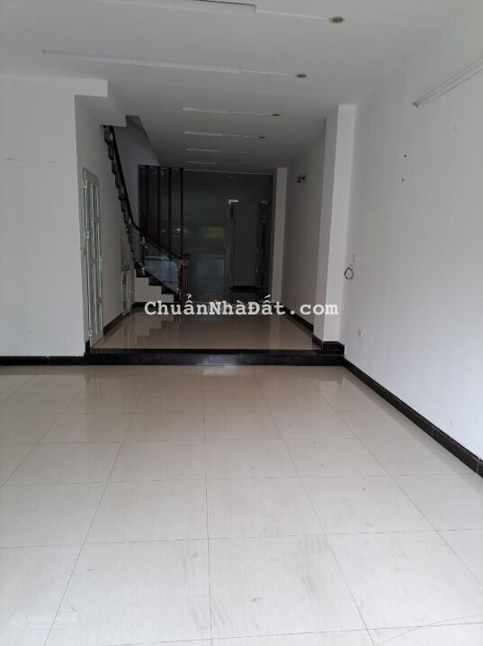 Cho thuê nhà liền kề Nguyễn Văn Lộc, Mỗ Lao HĐ. Dt 80m2 mt 5m, 4 tầng, giá 30tr. Nhà mới hoàn thiện