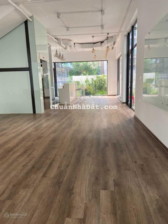 Chính chủ cho thuê biệt thự lô góc phố Lê Văn Thiêm, Nguyễn Tuân. Diện tích 200m2x 5 tầng và có hầm