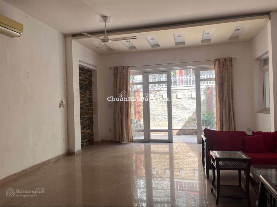 Biệt thự MT khu Bàu Cát DT 15x20m trệt 2 lầu sân vườn rộng