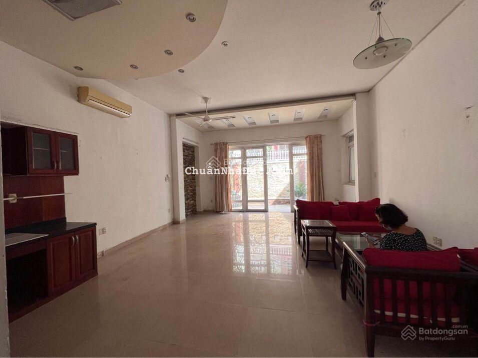 Biệt thự MT khu Bàu Cát DT 15x20m trệt 2 lầu sân vườn rộng