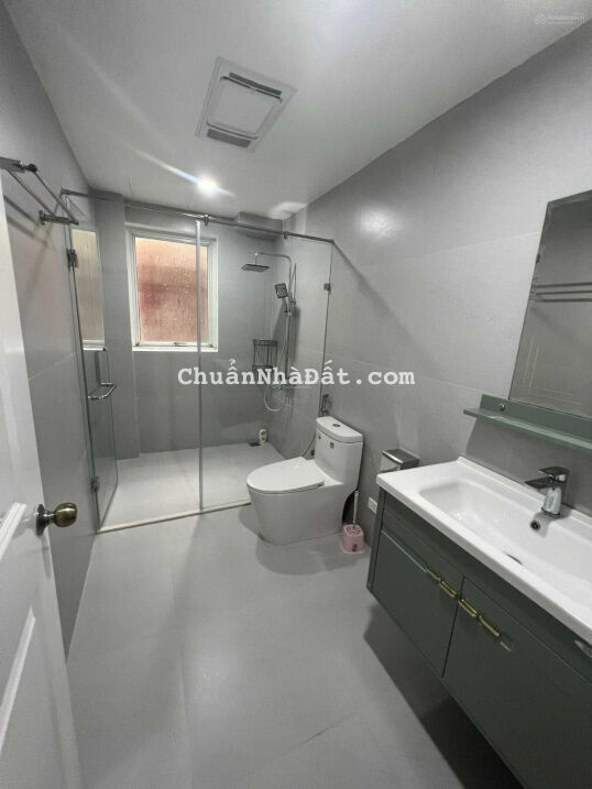 Cực hiếm biệt thự 300m2 giá rẻ Tây Hồ view hồ Tây có bể bơi, nội thất xịn sò giá 35tr