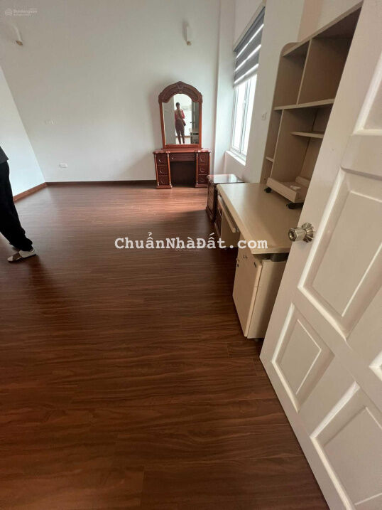 Cực hiếm biệt thự 300m2 giá rẻ Tây Hồ view hồ Tây có bể bơi, nội thất xịn sò giá 35tr