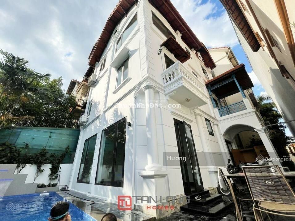 Chính chủ cho thuê nhà Âu Cơ - Quảng An Tây Hồ, khuôn viên sân vườn, bể bơi, DT 300m2*4T giá 66tr