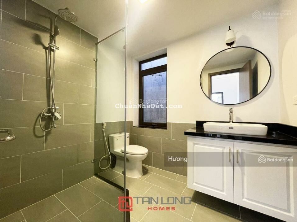 Chính chủ cho thuê nhà Âu Cơ - Quảng An Tây Hồ, khuôn viên sân vườn, bể bơi, DT 300m2*4T giá 66tr