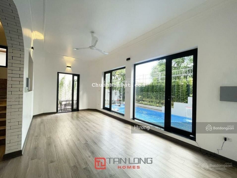 Chính chủ cho thuê nhà Âu Cơ - Quảng An Tây Hồ, khuôn viên sân vườn, bể bơi, DT 300m2*4T giá 66tr