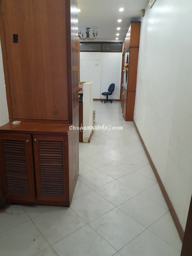 Cho thuê căn hộ  TT 75 m2, 2 PN, có NL, tủ... sạch, đẹp ,5,5 tr/th