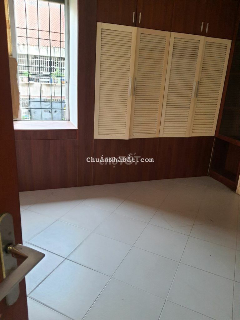 Cho thuê căn hộ  TT 75 m2, 2 PN, có NL, tủ... sạch, đẹp ,5,5 tr/th