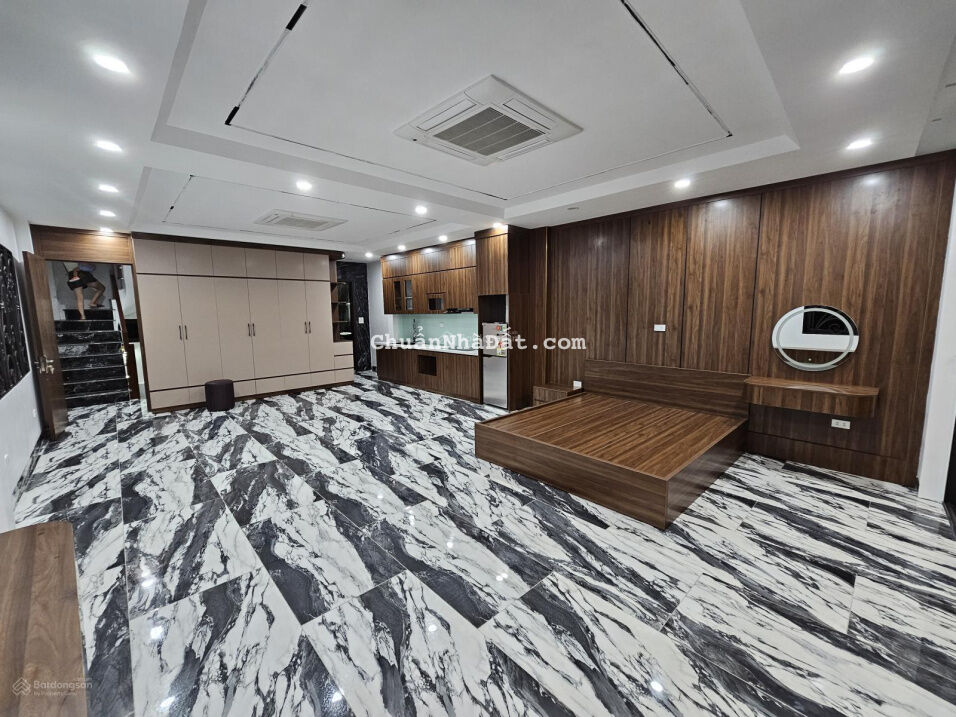 Chính chủ cho thuê căn hộ cao cấp khép kín tại tòa nhà phố Nguyễn Văn Cừ - Long Biên 70m2